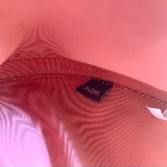 Coach Limited Edition Pink Heart Valentine Wristlet - Picture 6 of 8